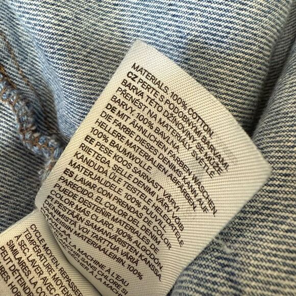 H&M Divided Medium Wash Distressed Jean Denim Jacket Coat Cropped L - Picture 7 of 7